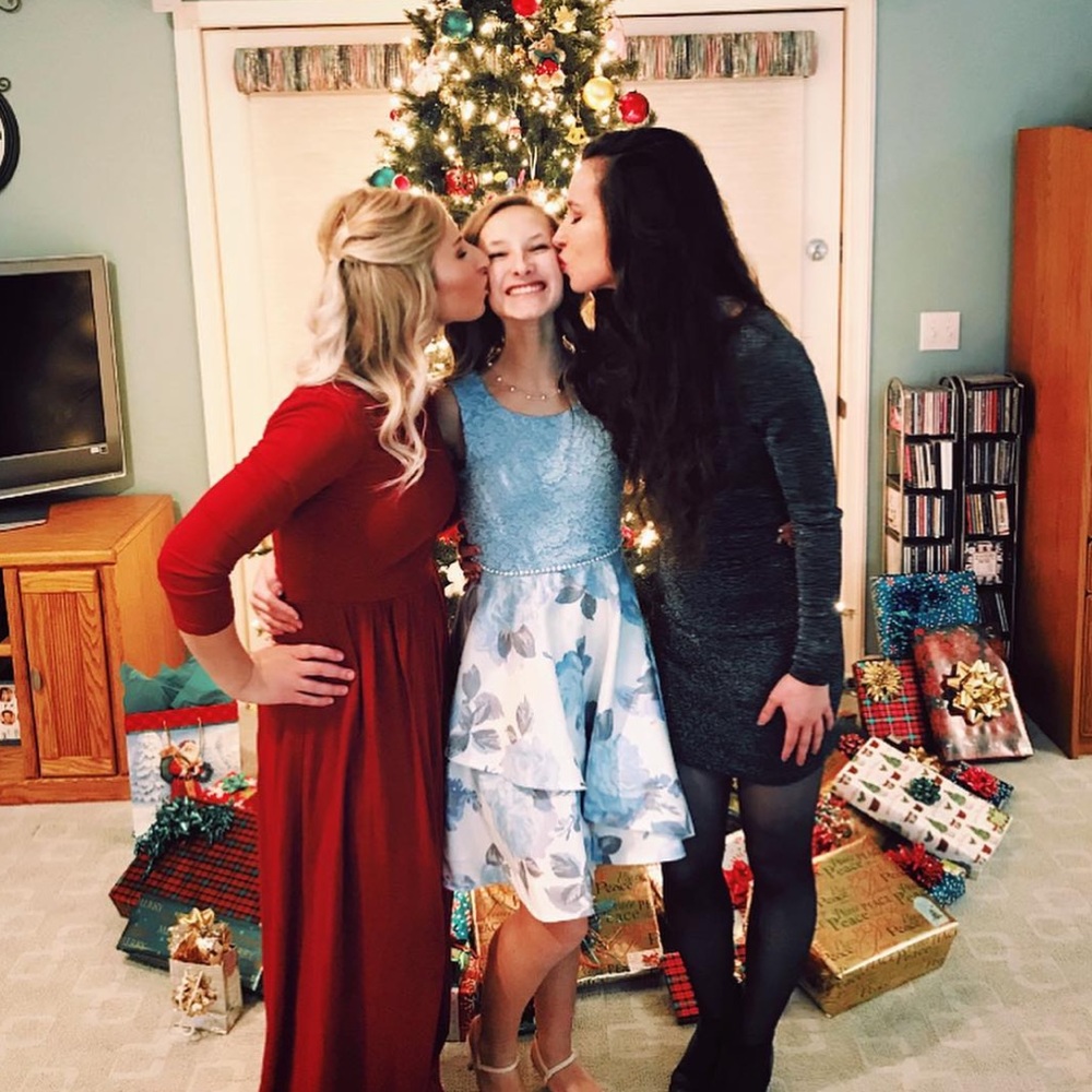 Red Holiday Maxi Dress with 3/4 Sleeves ❤️🤩 - Picture 9 of 9